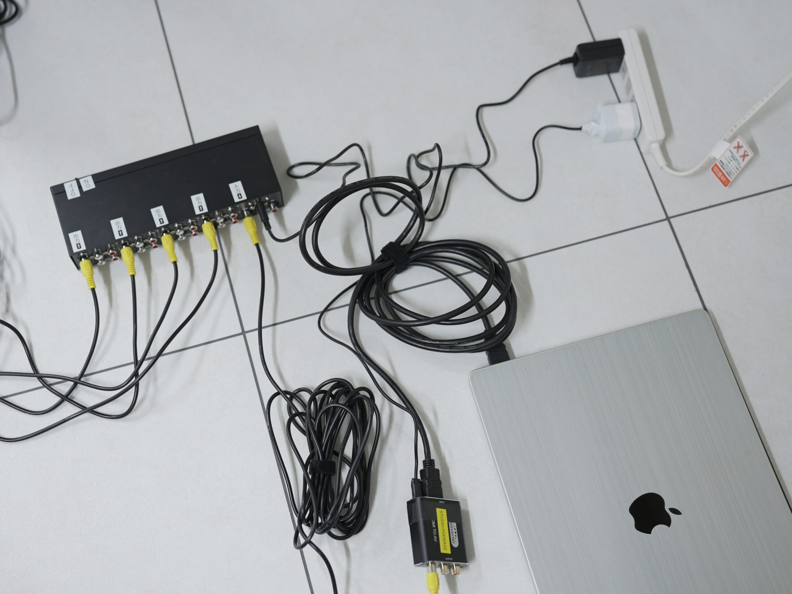 ブラウン管テレビの分配器とHDMIコンバーター