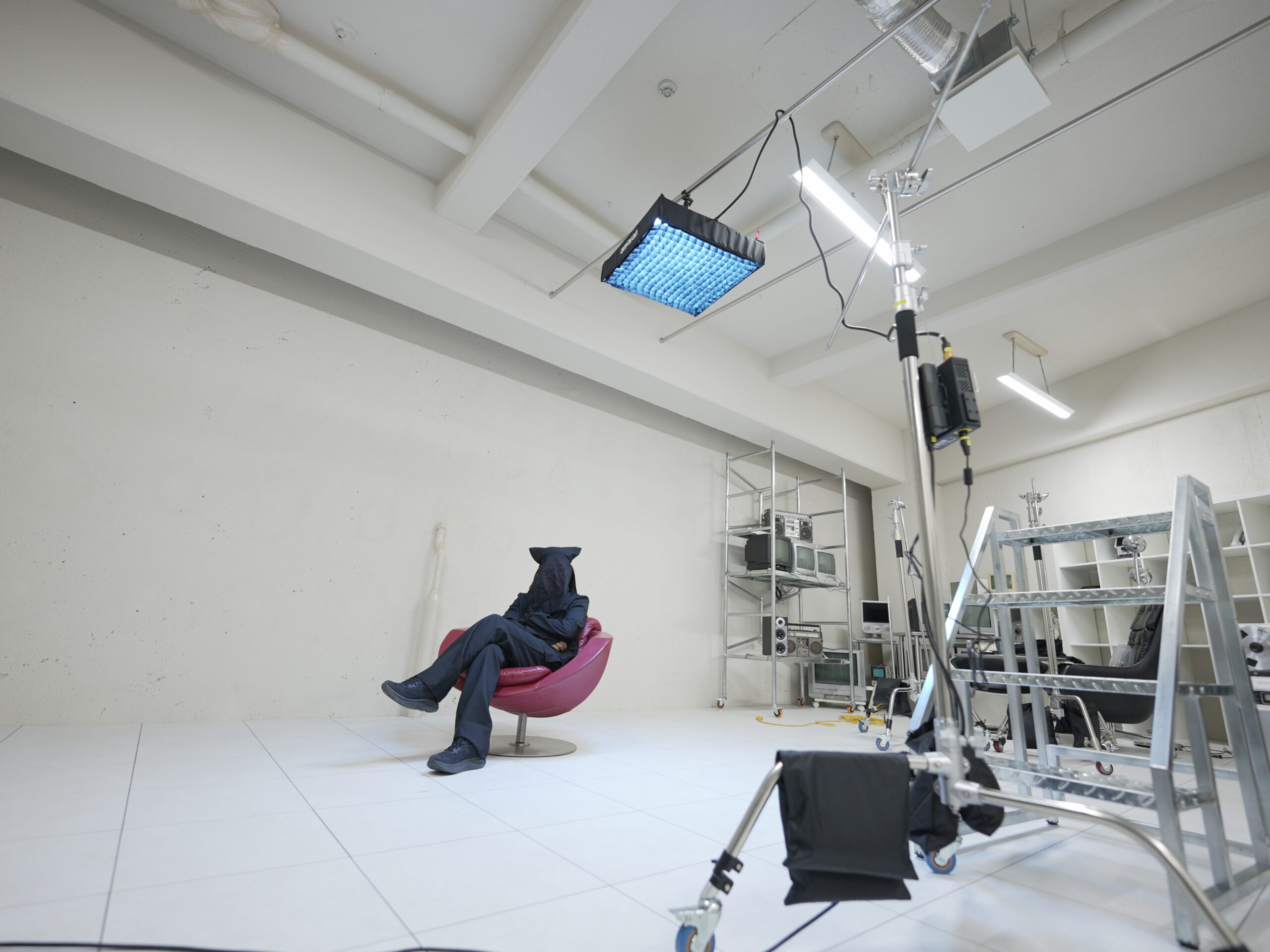 GRID SPACE 旗の台の天井にトップライトを仕込んだ様子