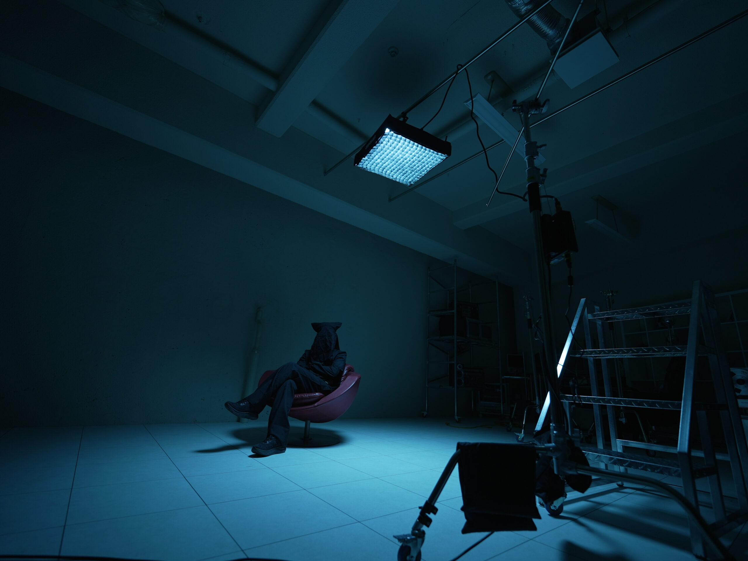 GRID SPACE 旗の台の天井にトップライトを仕込んだ様子