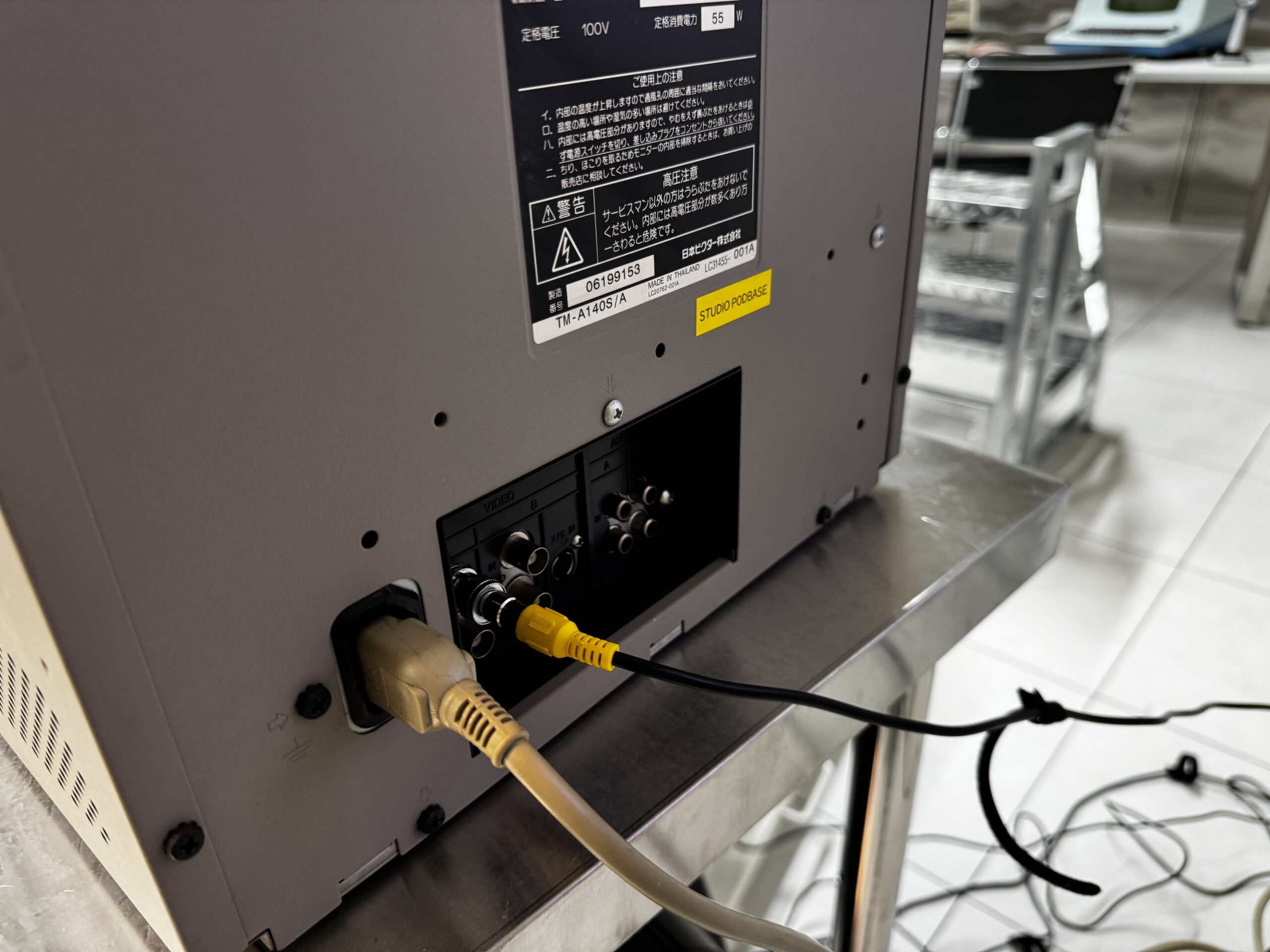 業務用モニターのRCAケーブル端子