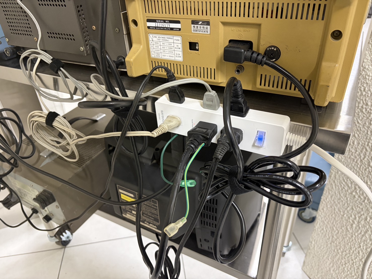 オシロスコープの電源タップ