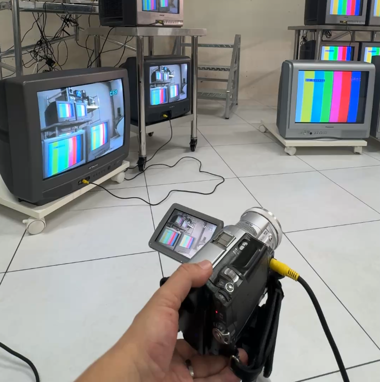 ブラウン管テレビにビデオカメラを接続する