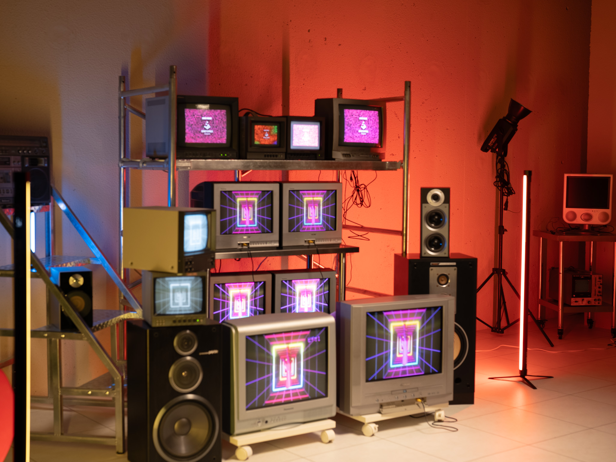 ブラウン管テレビラックをpavotubeで色を加えた場合