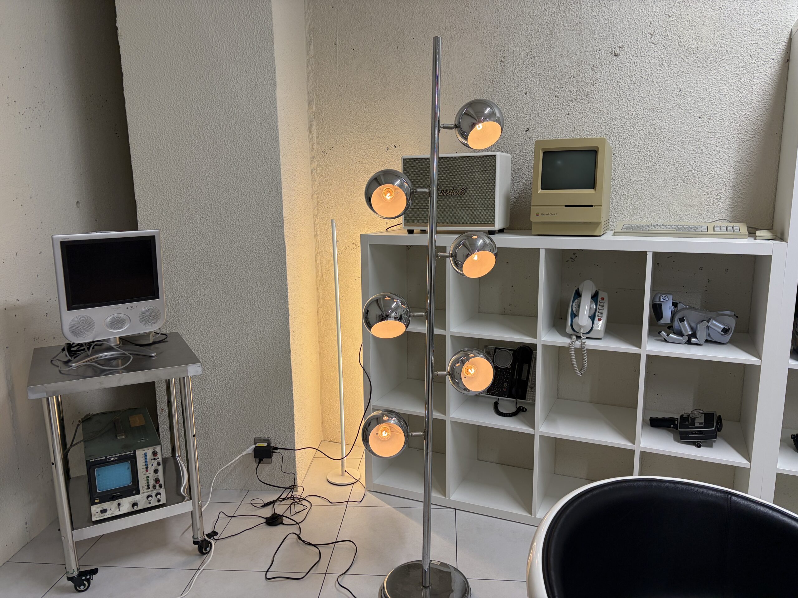 GRID SPACE 旗の台のビンテージフロアライト