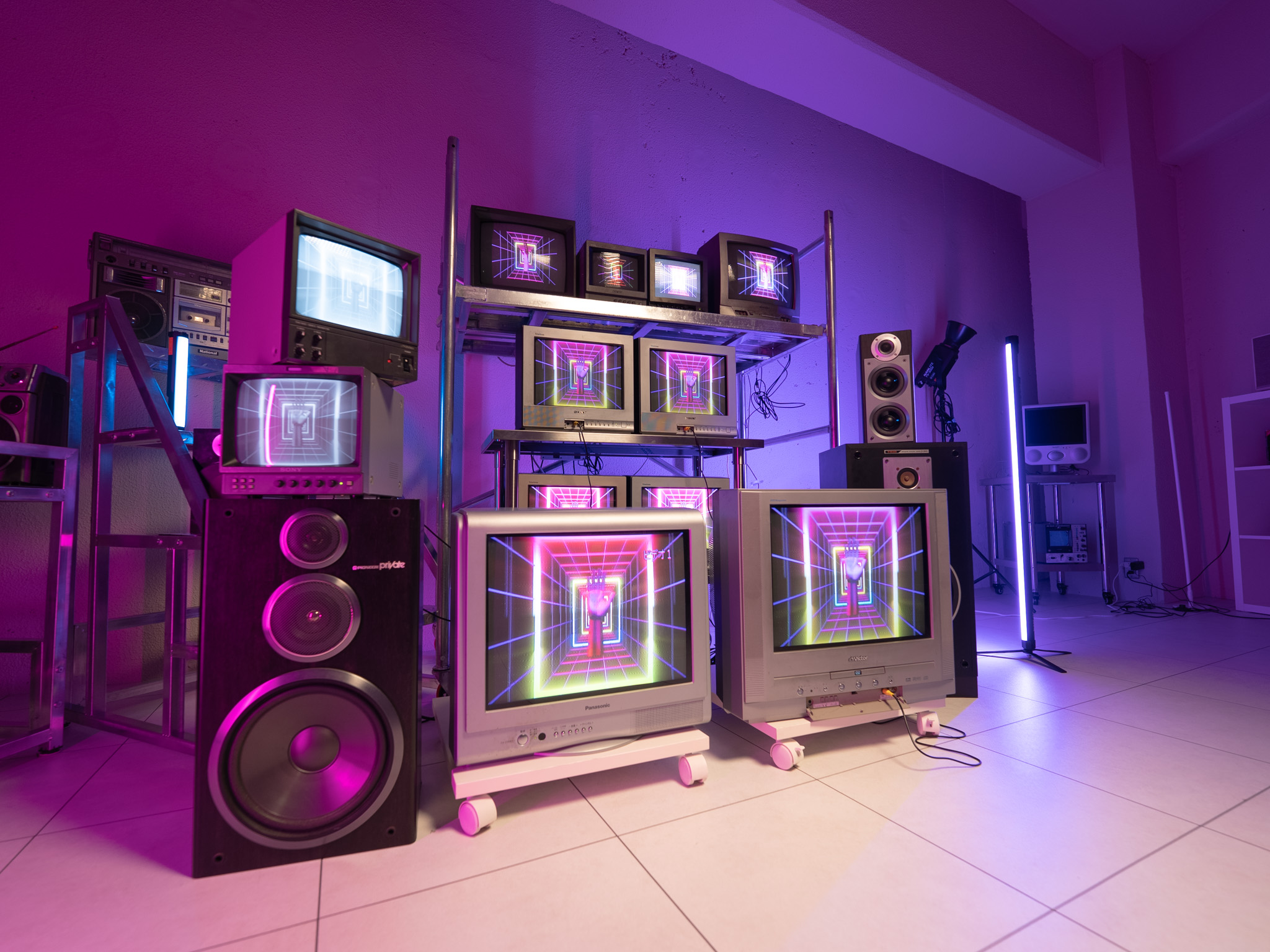 シャッター40でブラウン管テレビを映した状態